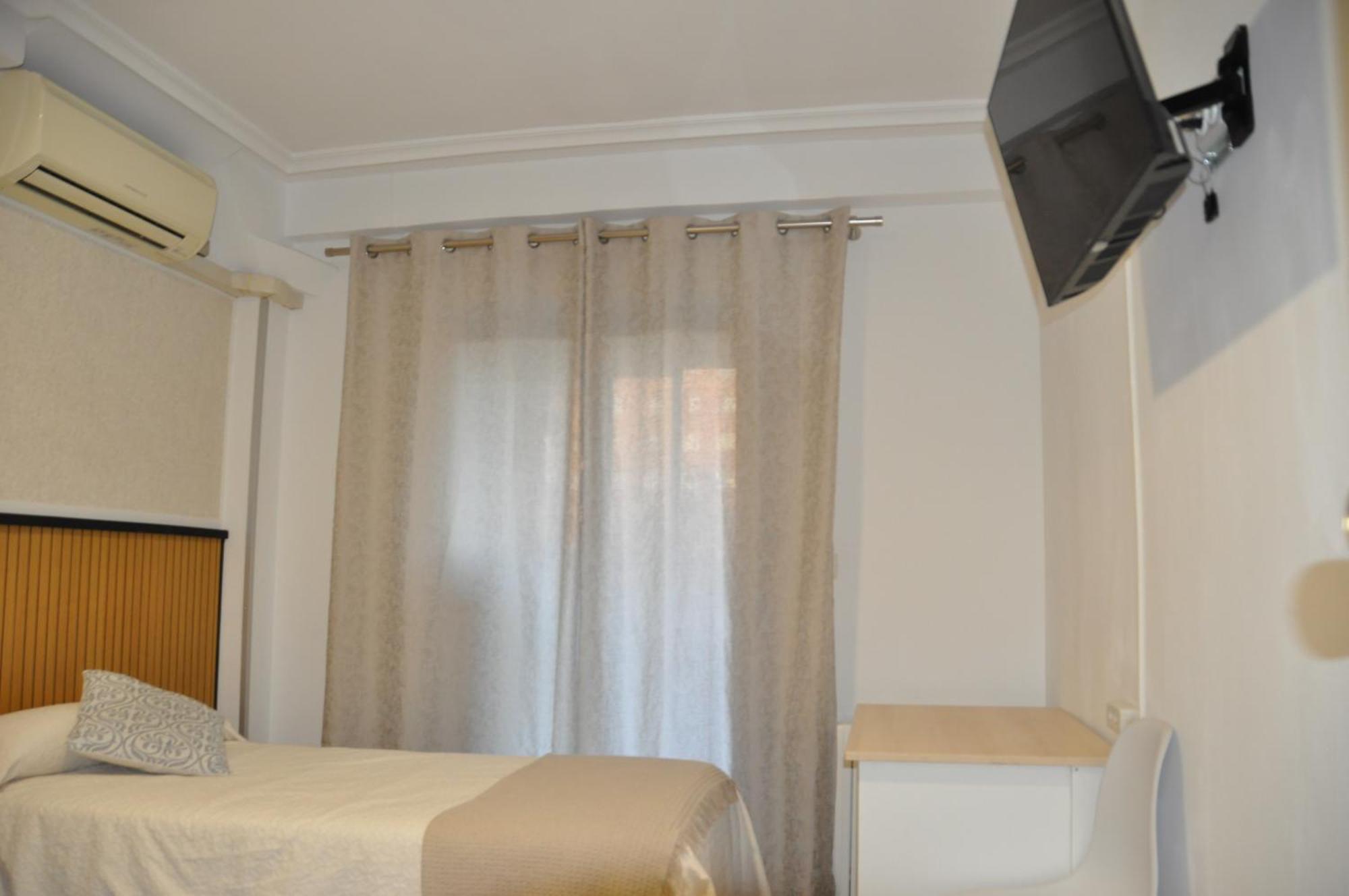 Hostal Ramon Y Cajal Valladolid Exterior photo